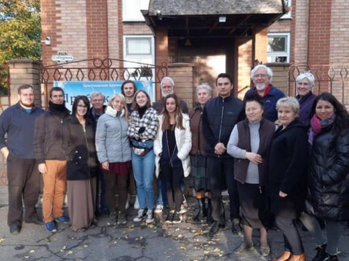 ФОТОФАКТ. Жителей Авдеевки обследовали врачи-волонтеры из США