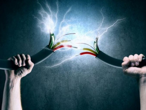 Ряд домов и школу  в Авдеевке временно оставят от электроснабжения