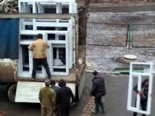 В авдеевском детском саду "Колокольчик" заменят 30 старых окон