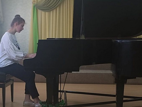 Воспитанники музшколы Авдеевки продолжают обучаться и участвовать в конкурсах