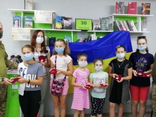 Авдеевцы изготовили для украинских защитников сюрпризы-обереги (ФОТО)