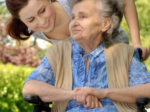 Одиноким пенсионерам старше 80 лет назначили ежемесячное пособие