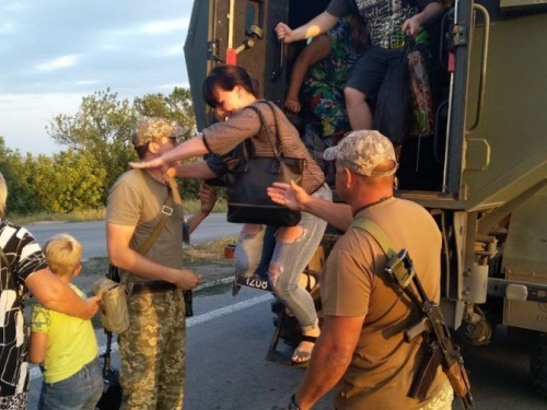 Взрывной и огненный кошмар у донбасского КПВВ: подробности и фото