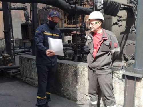 Спасатели рассказали работникам АКХЗ правила поведения на природе и воде