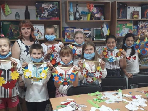 Авдеевскую детвору учили мастерить подкову из фетра