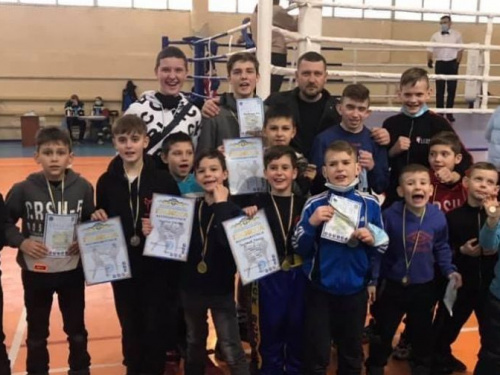 Авдеевские спортсмены заняли призовые места на чемпионате по кикбоксингу в Покровске