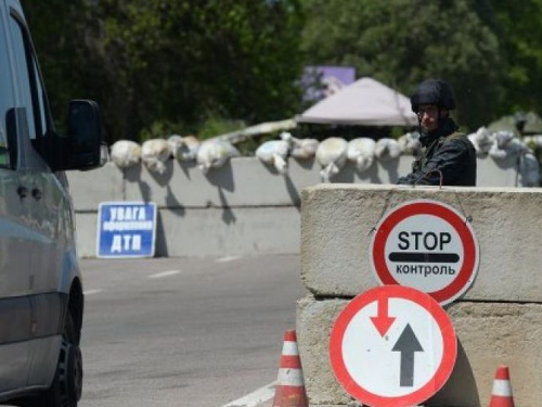 В Нацгвардии рассказали, как проходят проверки машин на блокпостах на Донбассе (ВИДЕО)