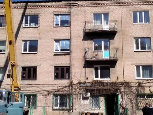 В Авдеевке продолжаются ремонтные работы:фотофакт