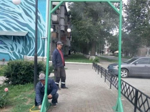 Коммунальщики установили ещё одну рамку для спасения авдеевцев от жары