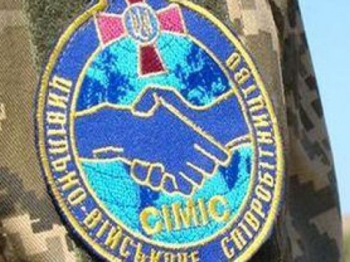 Авдеевские "симики" помогли доставить военным переданные волонтерами вещи и сладости