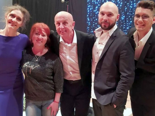 В Авдеевке местным театралам презентовали премьеру комедии о любви "Только твоя" 