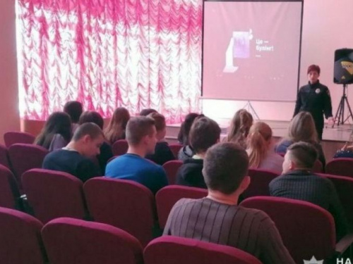 Авдеевские правоохранители провели профилактическую беседу со школьниками Очеретино 