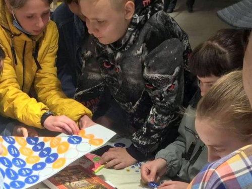 Авдіївські школяри дізналися історію створення блокноту для записів