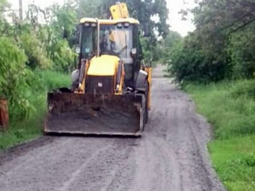 В Авдіївці комунальники взялися за зруйновані дороги в старій частині міста