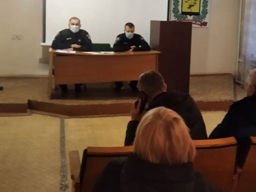 Поліцейські Авдіївки розповіли головам ОССБ про проєкт "Безпечний будинок"