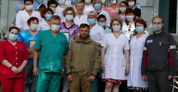 Авдеевских медиков поздравили с профессиональным праздником