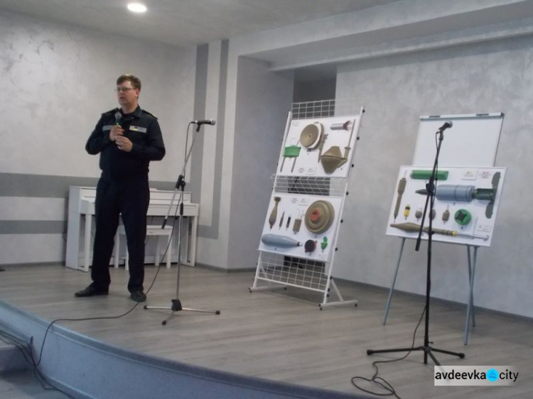 Жителей Донетчины учили бороться с минным кошмаром (ФОТО)