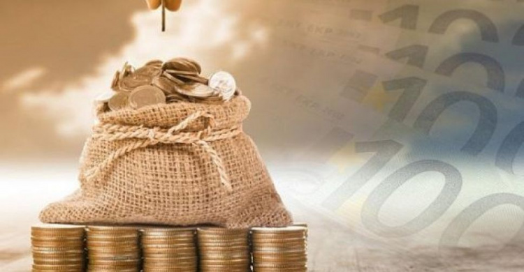 Стало известно, сколько денег украинцы отнесли на депозиты в банки