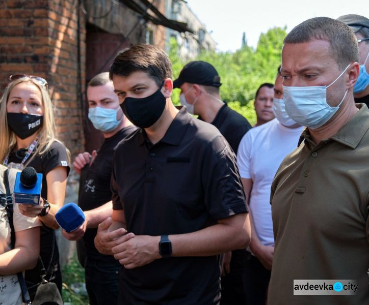 Разумков в Донецкой области говорил о восстановление разрушенного жилья
