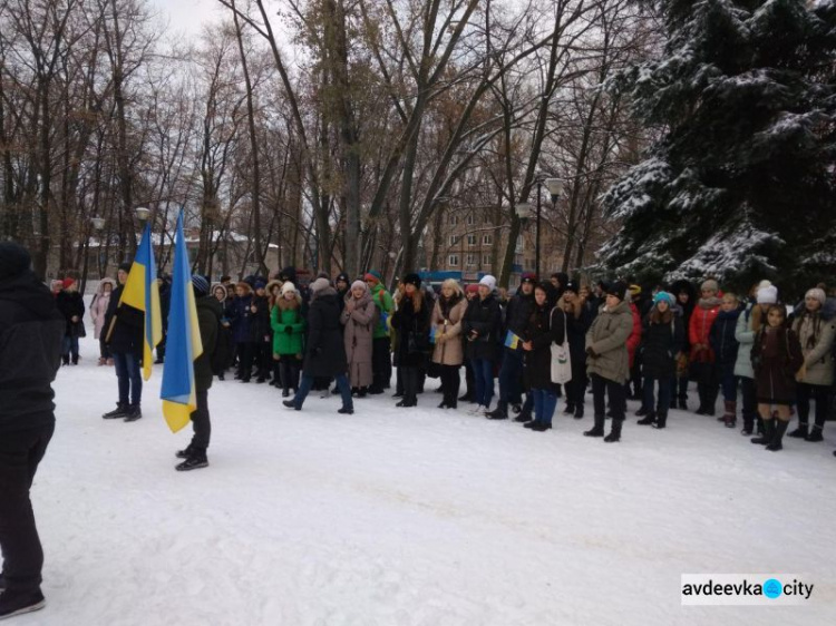 В Авдіївці відзначили День Гідності та Свободи: привітання, нагородження і зворушливий вірш дитини (СВІТЛИНИ)