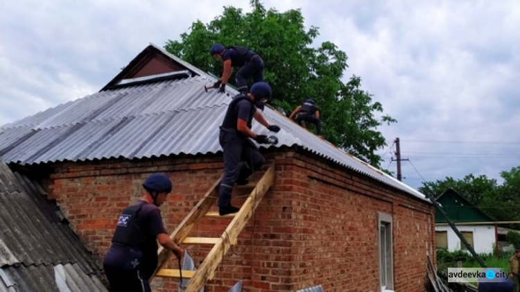 Продолжаются работы по восстановлению поврежденного жилья в городе Авдеевка