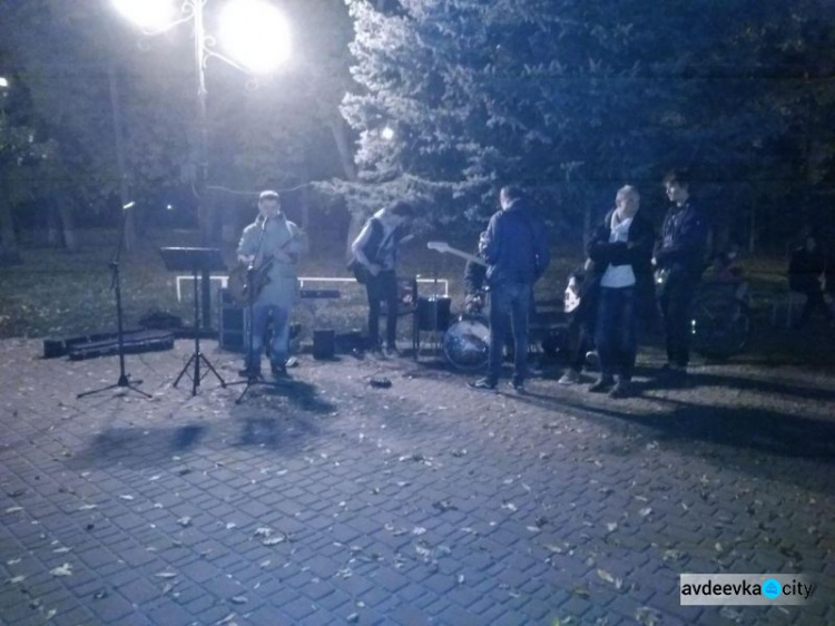 В Авдеевке звучала живая уличная музыка (ФОТО)
