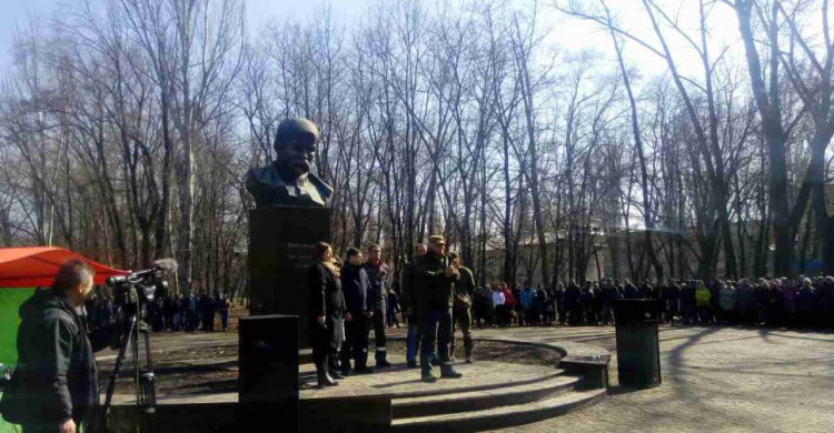Жители города вышли на мининг против ж/д блокады в Донбассе (ФОТО) (ДОПОЛНЕНО)
