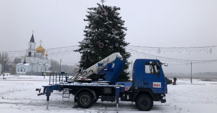 Почему погасла елка на площади ДК и когда снова засияет