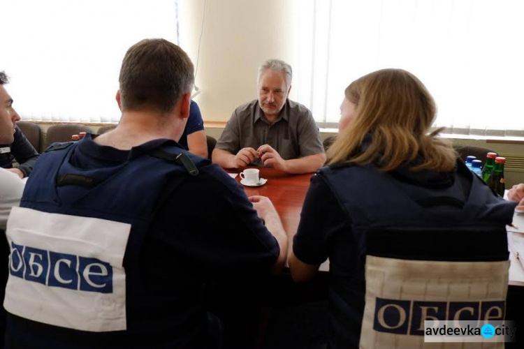 В Авдеевке губернатор Донецкой области встретился с  замглавой ОБСЕ Александром Хугом (ФОТО)
