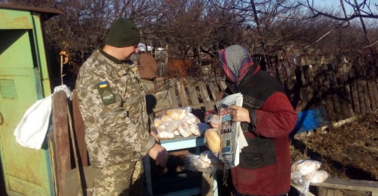 Авдеевские «симики» фиксировали последствия обстрела, а также помогали детям и взрослым (ФОТО)
