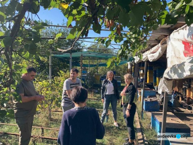 В Авдіївці обстежили пасіки місцевих бджолярів