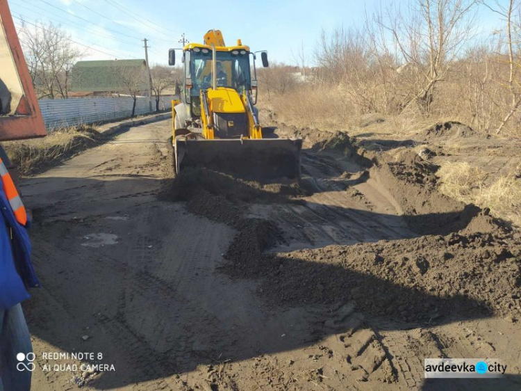 Авдеевские коммунальщики наводят чистоту в городе (ФОТОФАКТ)