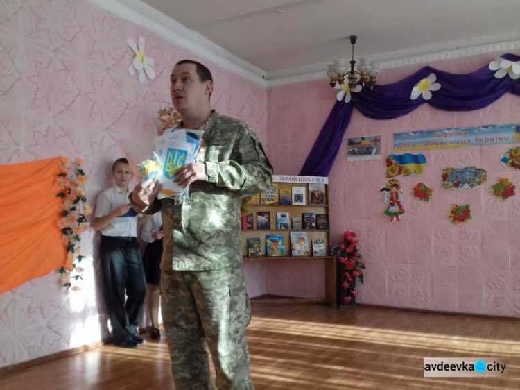Школьники Авдеевки поздравили защитников Украины (ФОТО)