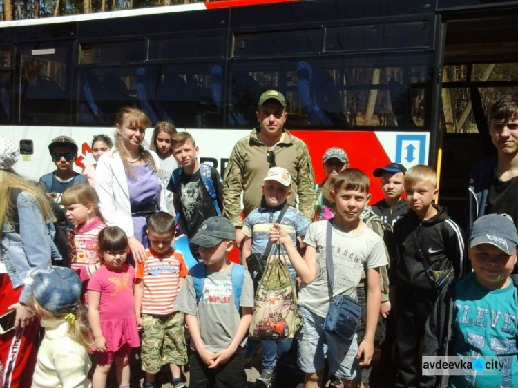 Дети из прифронтовой Авдеевки отправились на отдых (ФОТО)