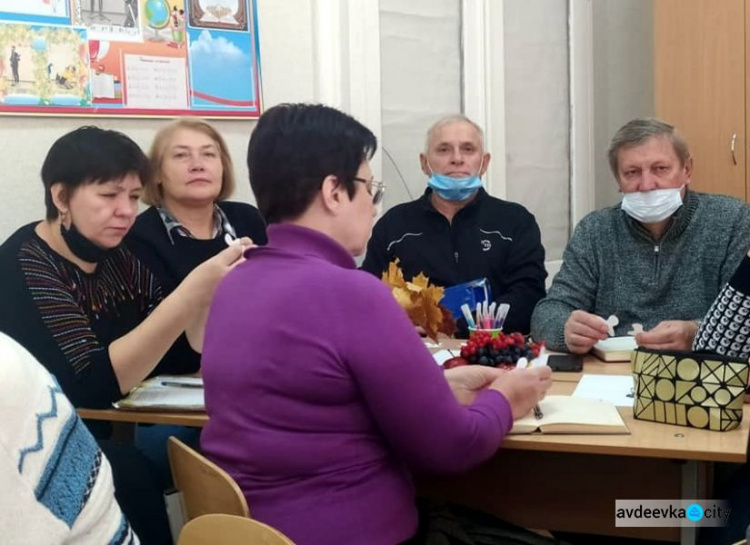 В Авдіївці педагоги вчилися вчити учнів дистанційно