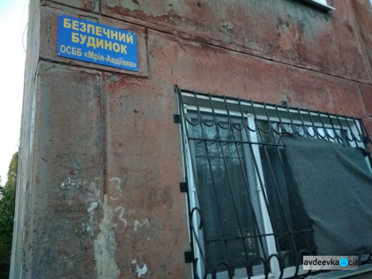 В подвале одного из домов Авдеевки обнаружены 200 "трамвайных" аккумуляторов. Кража или приобретение? (ФОТО)