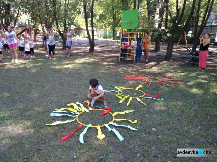 В авдеевском саду "Колокольчик" прошел спортивный праздник "Ребёнок-здоровёнок" (ФОТО)