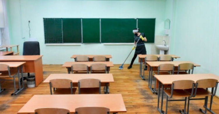 Частину шкіл переводять на дистанційне навчання