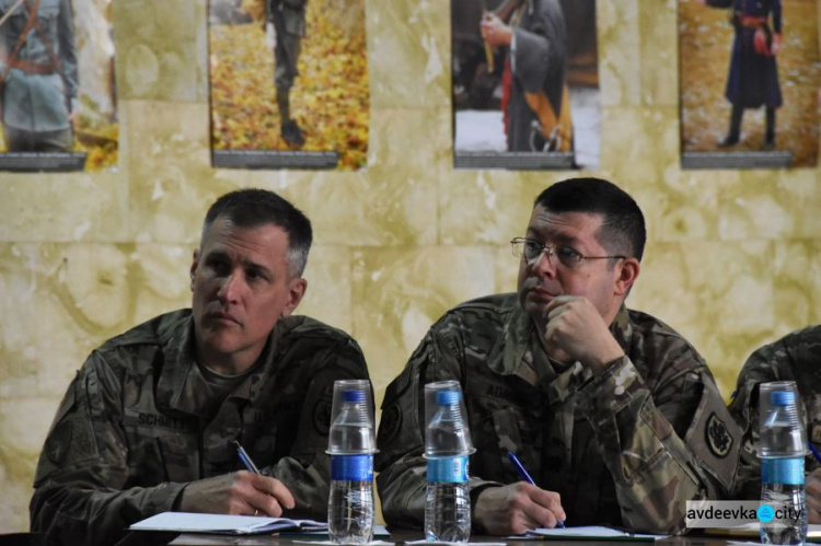 Американские военные побывали на позициях у Авдеевки (ФОТО)
