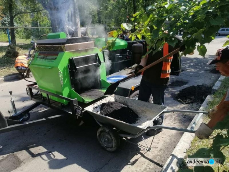КП "СЄЗ" випробовує нову техніку для ямкового ремонту доріг