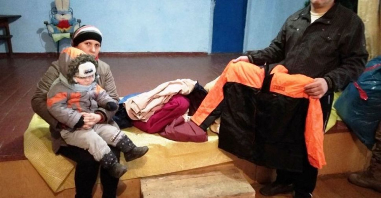 Гвозди, консервы, одежду и литературу развозили авдеевские «симики» (ФОТО)