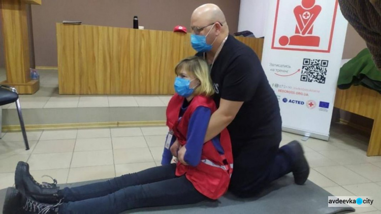 Працівники Авдіївської ВЦА навчились надавати населенню першу допомогу 