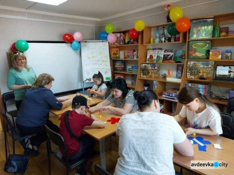 В Авдіївці у клубі для підлітків "Орля" пройшов комплекс занять, присвячених міжнародному Дню сім‘ї