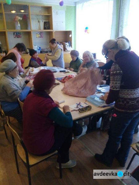 В Авдеевке учили делать обереги