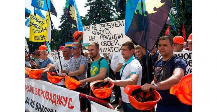 Шахтеры под Радой требуют денег и отставки профильного министра