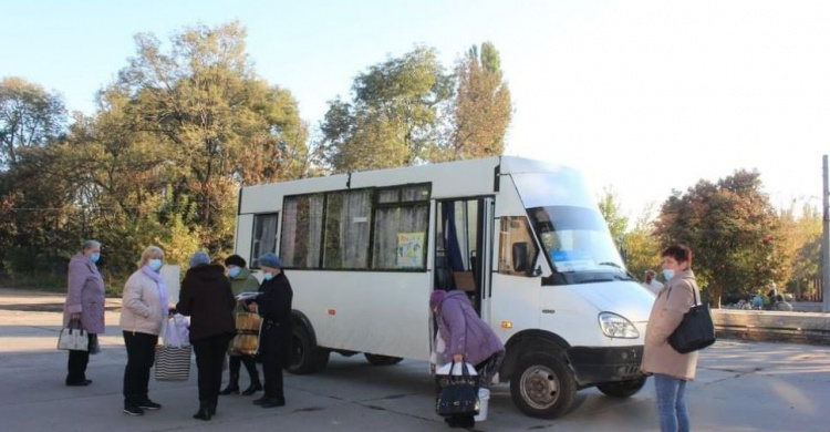 В Авдіївку по справах: з жовтня почав працювати соціальний автобус для жителів прифронтових громад