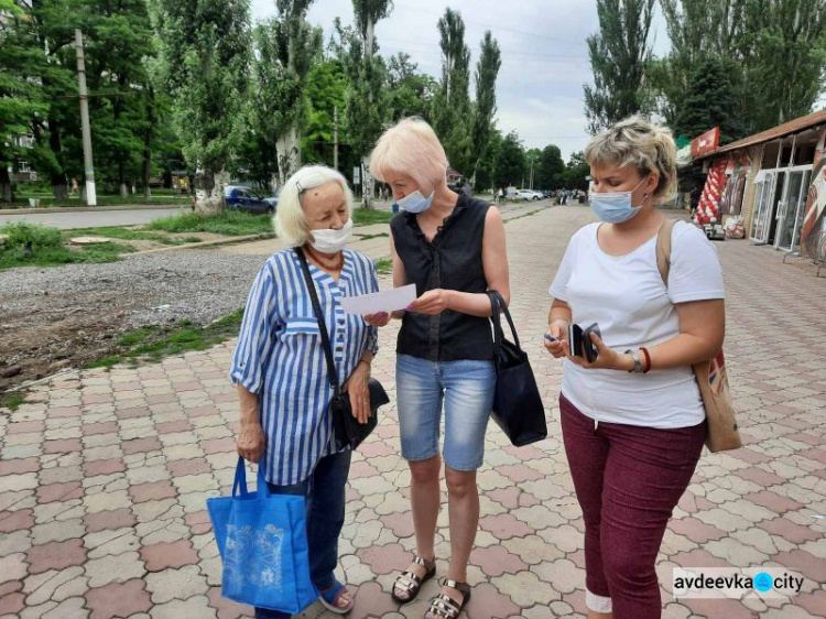 В Авдеевке прошла уличная акция «Обращайтесь - мы поможем»