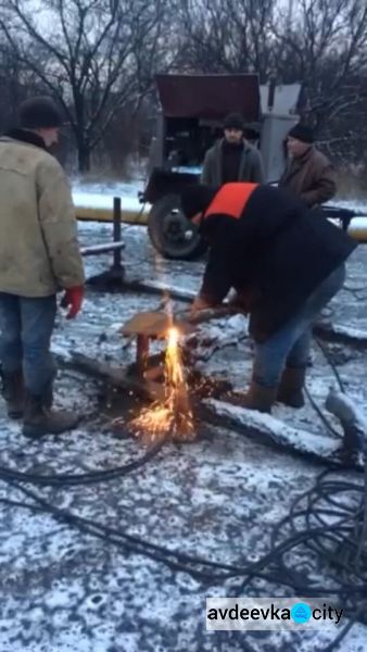 Сани, трубы, снег и грязь: фоторепортаж о битве за газ для Авдеевки