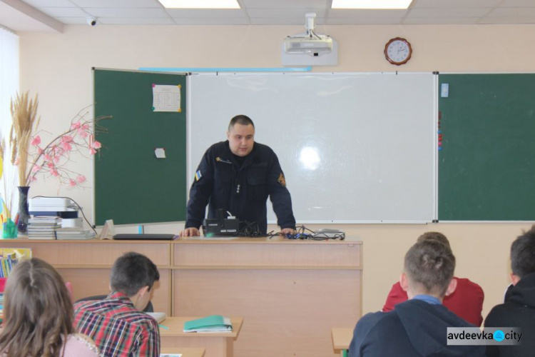 Спасатели Авдеевки учили детей эвакуироваться (ФОТО)