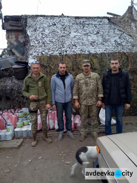 Печи, рыбу и КамАЗ леса привезли защитникам Авдеевки (ФОТО)